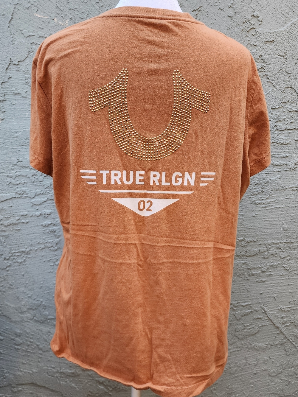 True Religion Brown Gold Studded Horseshoe Graphic V Neck Tee Shirt XL